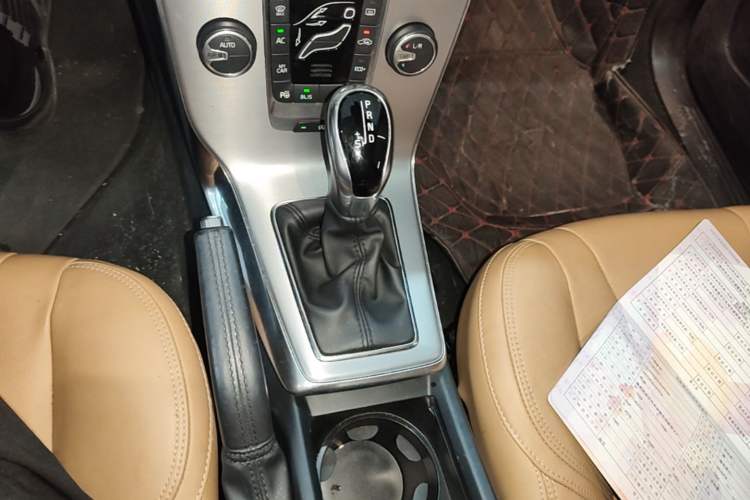 Used Volvo V40 2018 T3 Zhiya Edition Gear Lever