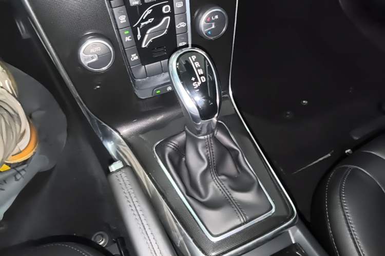 Used Volvo V40 2018 T3 Zhiyi Edition Gear Lever