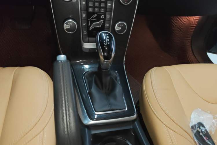 Used Volvo V40 2018 T3 Zhiyi Edition Gear Lever