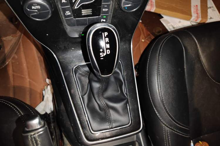 Used Volvo V40 2018 T3 Zhiyi Edition Gear Lever