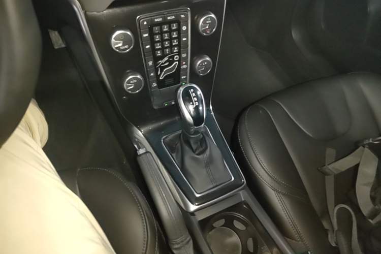 Used Volvo V40 2018 T3 Zhiyi Edition Gear Lever