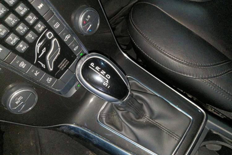 Used Volvo V40 2018 T3 Zhiyi Edition Gear Lever