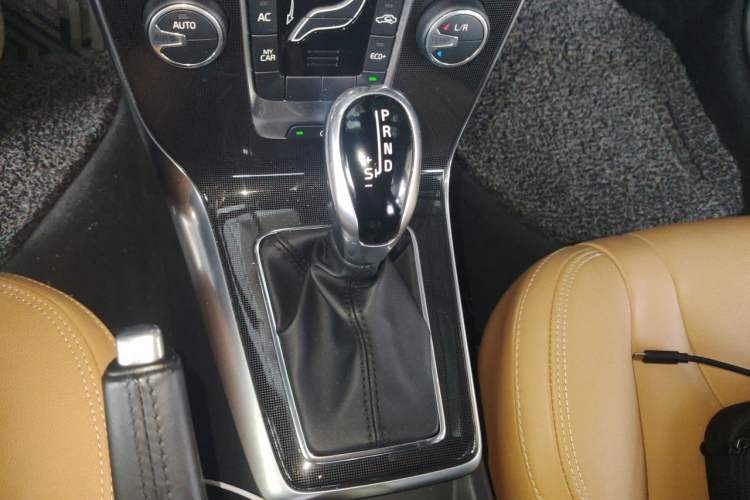 Used Volvo V40 2018 T3 Zhiyi Edition Gear Lever