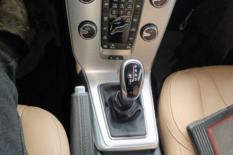 Used Volvo V40 2018 T3 Zhiya Edition Gear Lever