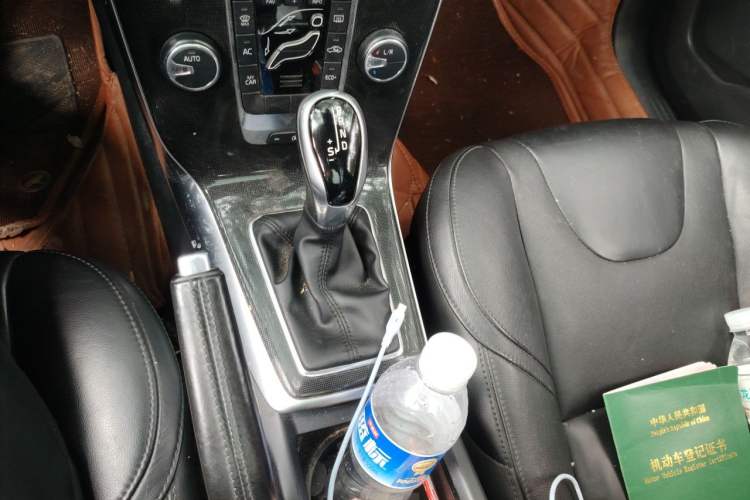 Used Volvo V40 2018 T3 Zhiyi Edition Gear Lever