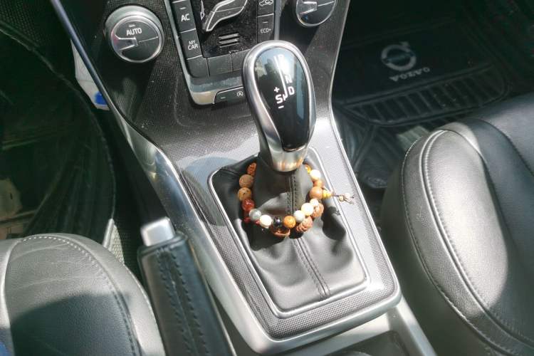 Used Volvo V40 2018 T3 Zhiyi Edition Gear Lever