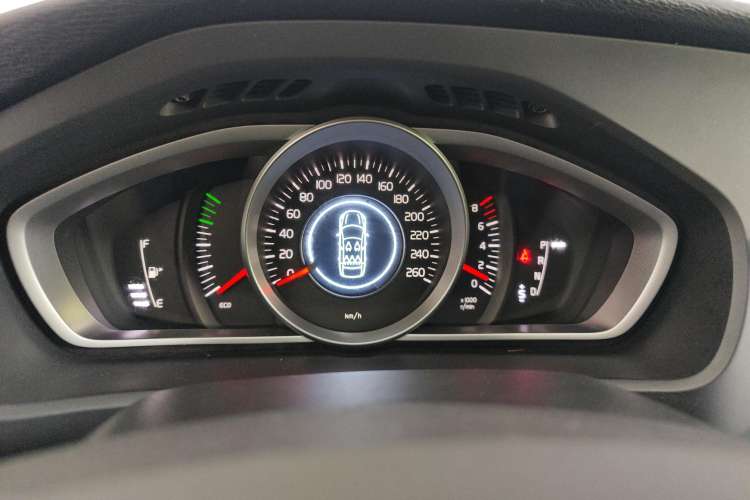 Used Volvo V40 2018 T3 Smart Edition Instrument Cluster