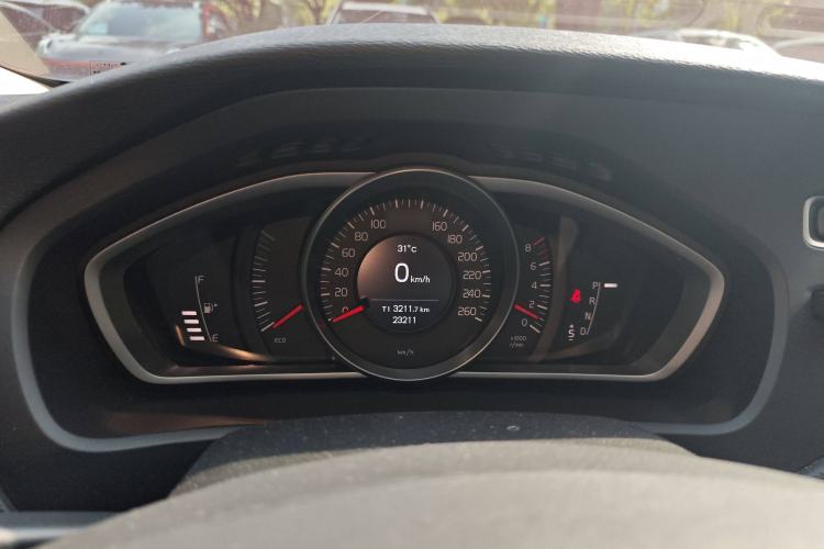 Used Volvo V40 2018 T3 Smart Edition Instrument Cluster