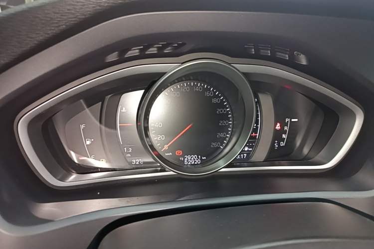 Used Volvo V40 2018 T3 Zhiyi Edition Instrument Cluster