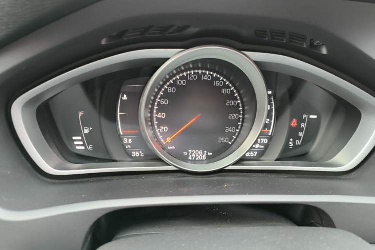 Used Volvo V40 2018 T3 Zhiyi Edition Instrument Cluster