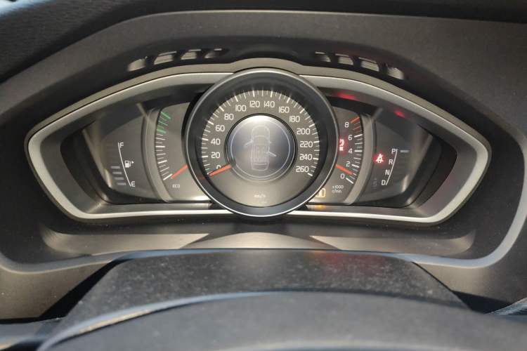 Used Volvo V40 2018 T3 Smart Edition Instrument Cluster