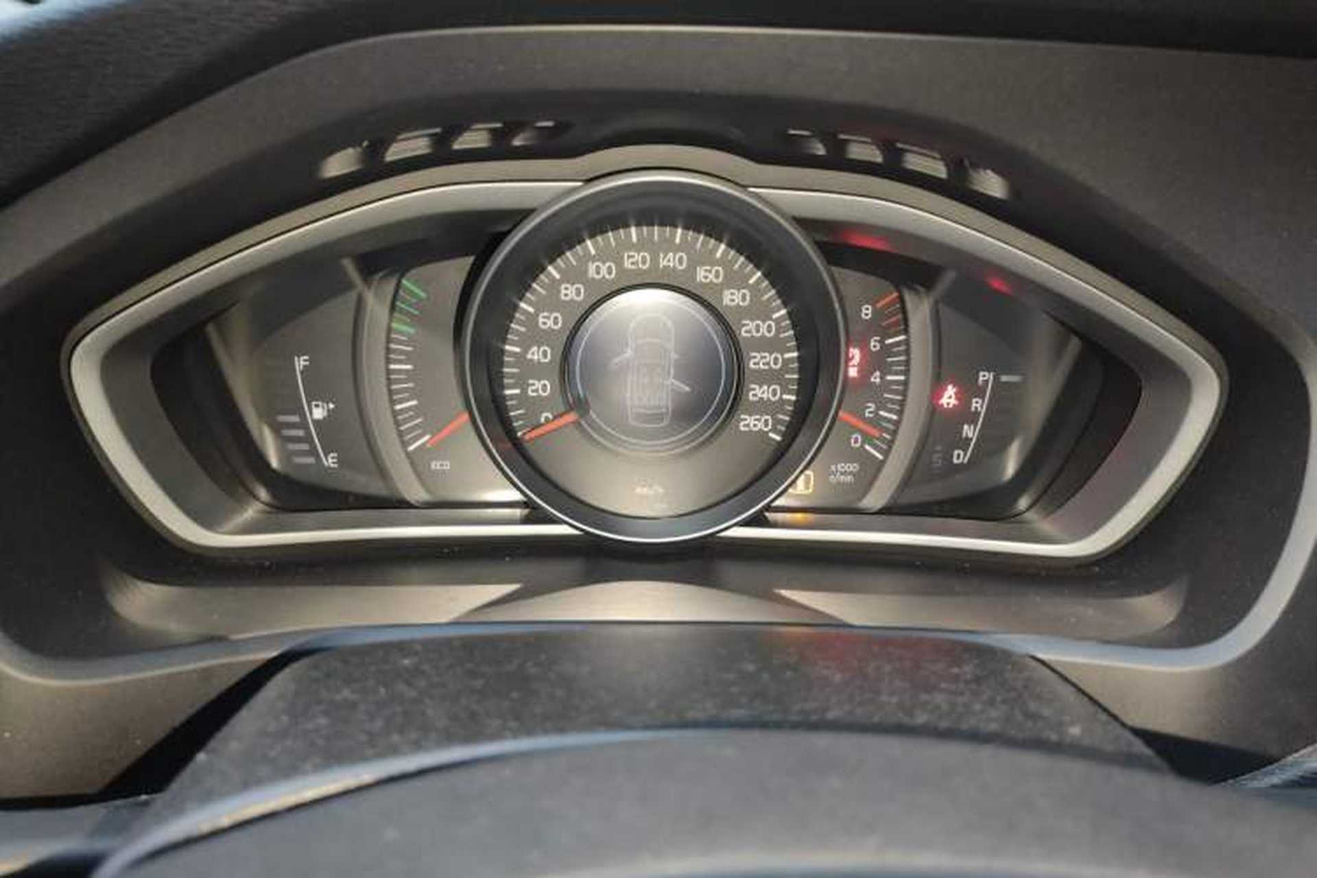 Used Volvo V40 2018 T3 Smart Edition Instrument Cluster