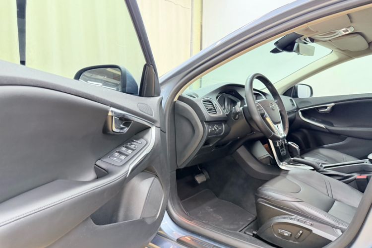 Used Volvo V40 2018 T3 Zhiyi Edition Interior 1