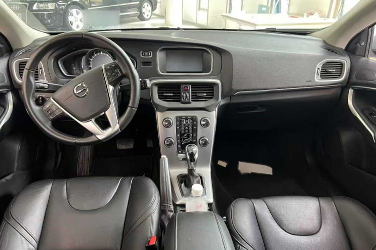 Used Volvo V40 2018 T3 Zhiya Edition Interior 1