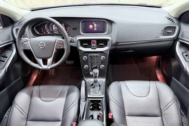 Used Volvo V40 2018 T3 Zhiyi Edition Interior 2