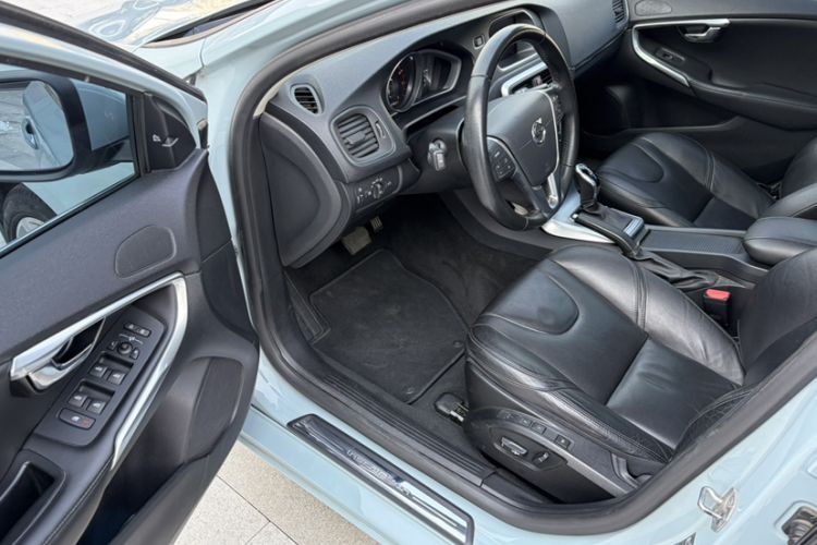 Used Volvo V40 2018 T3 Zhiya Edition Interior 3