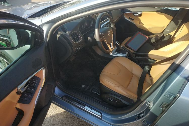 Used Volvo V40 2018 T3 Zhiya Edition Interior 3