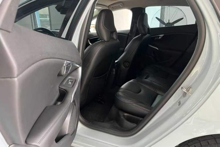 Used Volvo V40 2018 T3 Zhiya Edition Interior 3