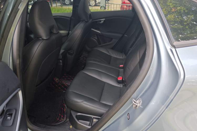 Used Volvo V40 2018 T3 Smart Edition Interior 4