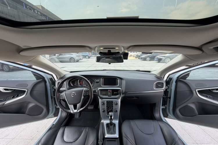 Used Volvo V40 2018 T3 Zhiya Edition Interior 5