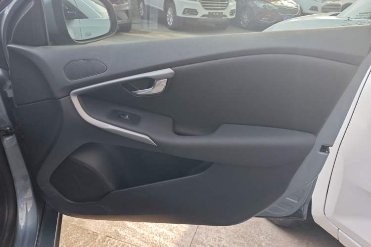Used Volvo V40 2018 T3 Smart Edition Interior 5