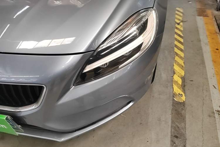 Used Volvo V40 2018 T3 Zhiyi Edition Left Front Headlight