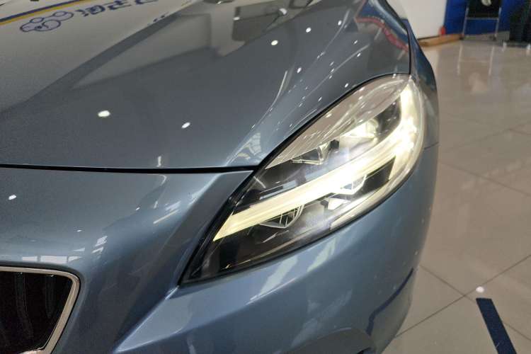 Used Volvo V40 2018 T3 Smart Edition Left Front Headlight