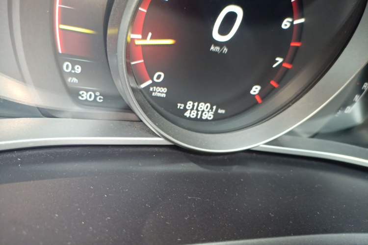 Used Volvo V40 2018 T3 Zhiya Edition Odometer Close Up