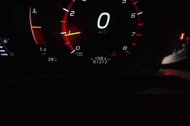 Used Volvo V40 2018 T3 Zhiyi Edition Odometer Close Up