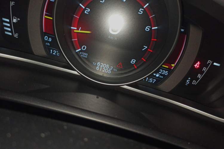 Used Volvo V40 2018 T3 Zhiya Edition Odometer Close Up