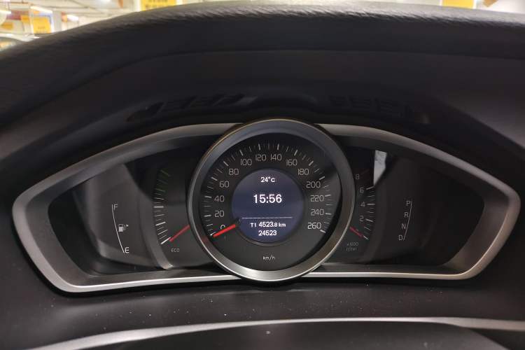 Used Volvo V40 2018 T3 Smart Edition Odometer Close Up