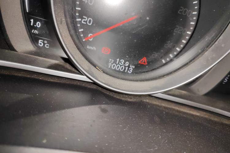 Used Volvo V40 2018 T3 Zhiyi Edition Odometer Close Up