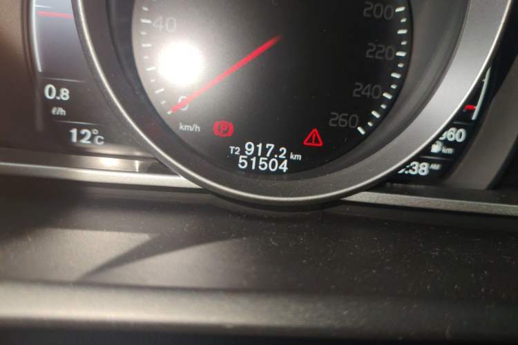 Used Volvo V40 2018 T3 Zhiyi Edition Odometer Close Up
