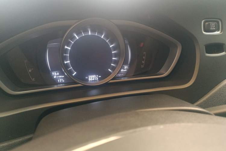 Used Volvo V40 2018 T3 Zhiya Edition Odometer Close Up