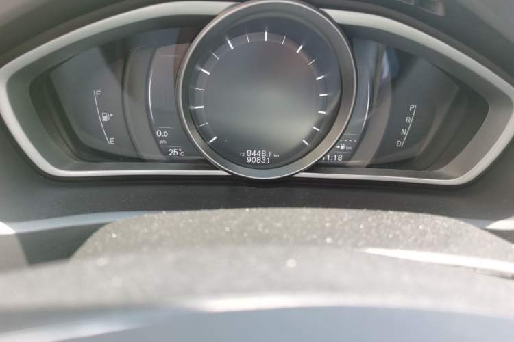 Used Volvo V40 2018 T3 Zhiyi Edition Odometer Close Up