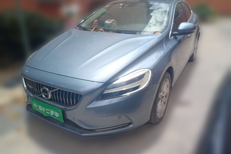 Used Volvo V40 2018 T3 Zhiya Edition Guazi used car, China used car export, Used car for sale, Used  cars, Cheapest cars for sale