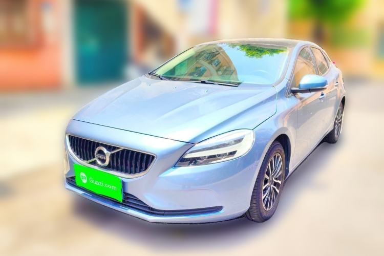 Used Volvo V40 2018 T3 Zhiyi Edition Guazi used car, China used car export, Used car for sale, Used  cars, Cheapest cars for sale