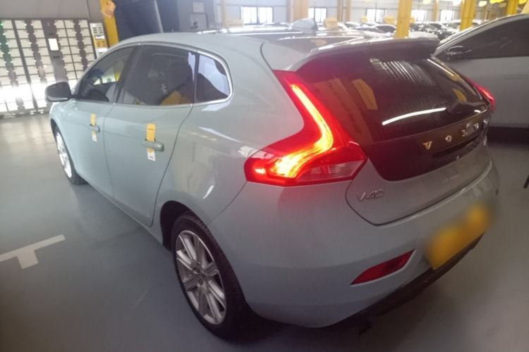 Used Volvo V40 2018 T3 Zhiya Edition Rear Left 45 Deg
