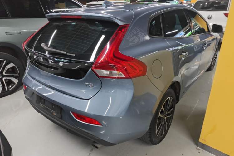 Used Volvo V40 2018 T3 Zhiyi Edition Rear Right 45 Deg
