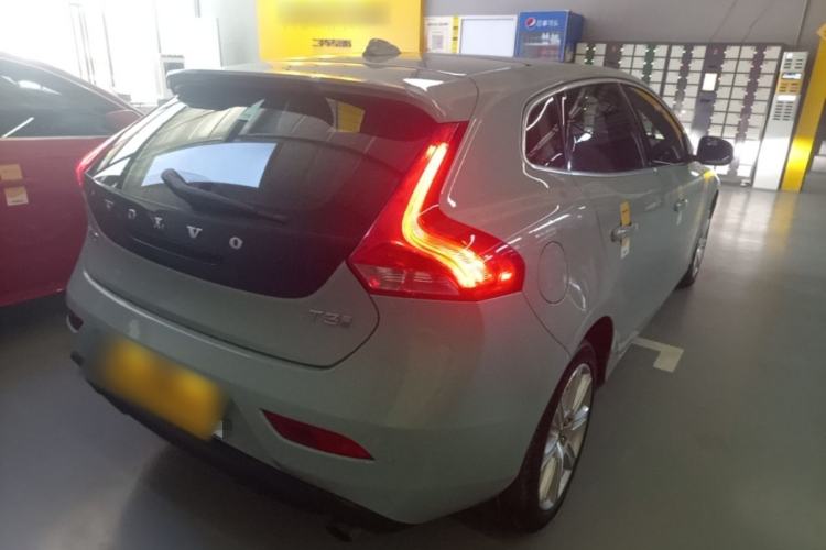Used Volvo V40 2018 T3 Zhiya Edition Rear Right 45 Deg