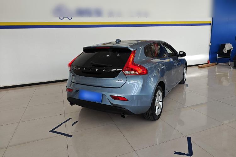 Used Volvo V40 2018 T3 Smart Edition Rear Right 45 Deg