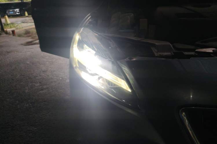 Used Volvo V40 2018 T3 Zhiyi Edition Right Front Headlight