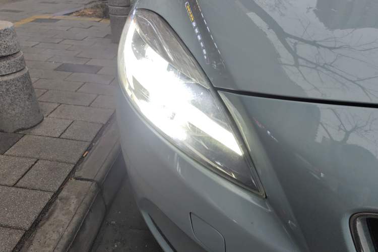 Used Volvo V40 2018 T3 Smart Edition Right Front Headlight