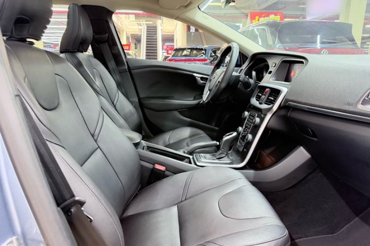 Used Volvo V40 2018 T3 Zhiyi Edition Right Front Seat