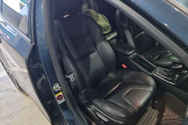 Used Volvo V40 2018 T3 Zhiyi Edition Right Front Seat