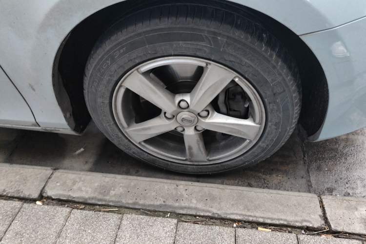 Used Volvo V40 2018 T3 Smart Edition Right Front Wheel Hub