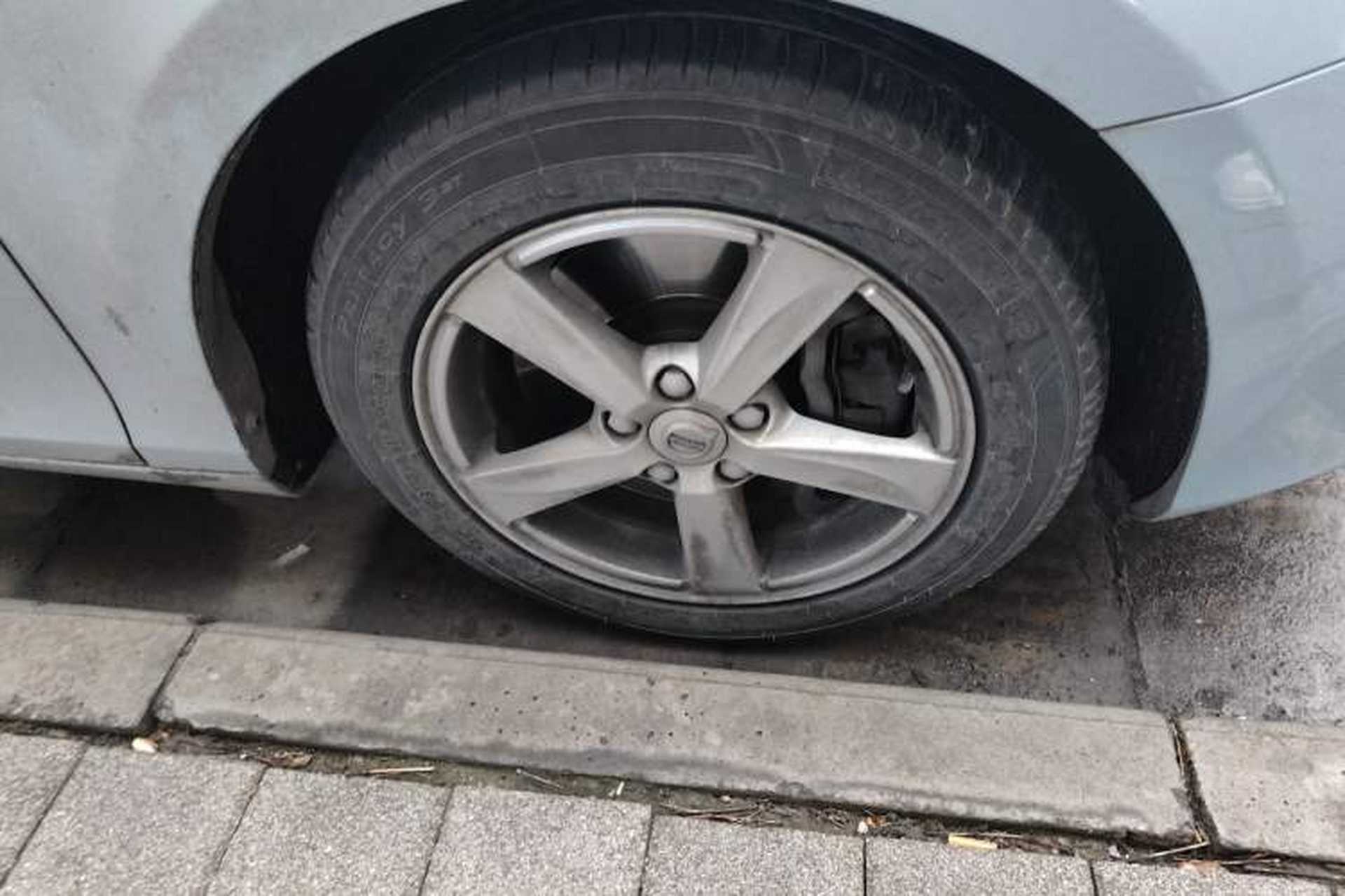 Used Volvo V40 2018 T3 Smart Edition Right Front Wheel Hub