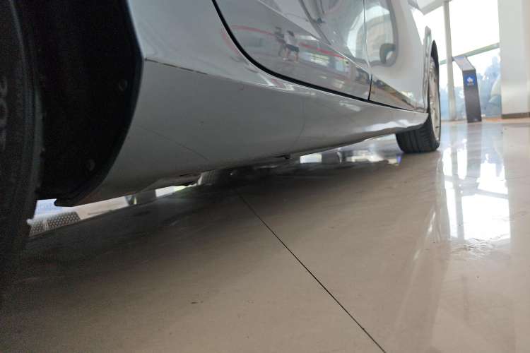 Used Volvo V40 2018 T3 Smart Edition Right Side Sill