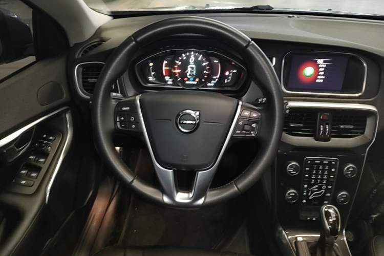 Used Volvo V40 2018 T3 Zhiyi Edition Steering Wheel