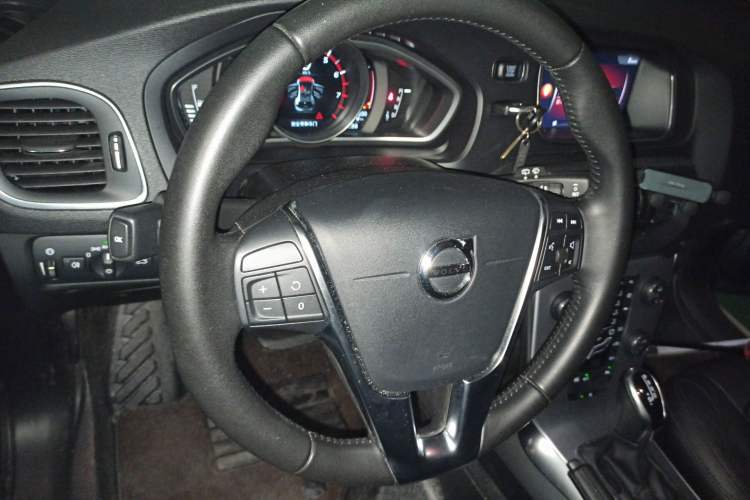 Used Volvo V40 2018 T3 Zhiya Edition Steering Wheel
